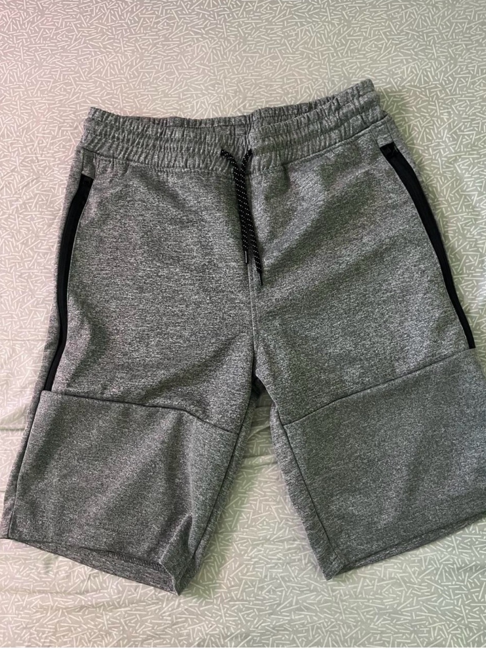 Southpole Men Sweat Shorts, size M, Heather Gray Drawstring with Zipper Pockets